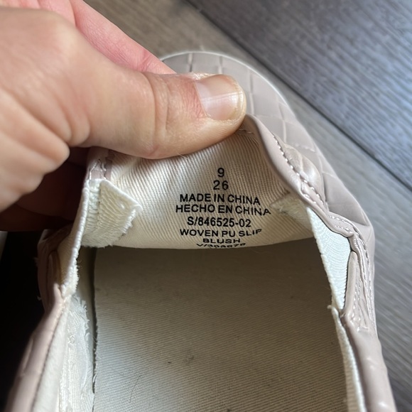 Old Navy slides - Picture 3 of 3